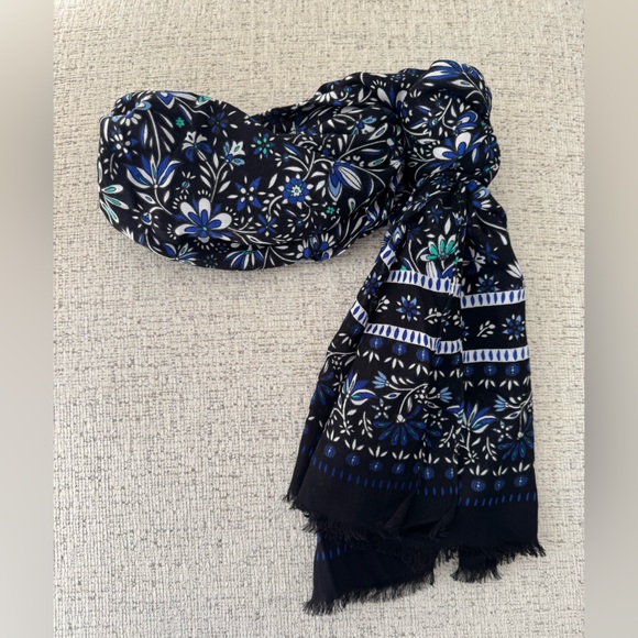 LOFT Festive Floral Patterned Scarf - Picture 6 of 7